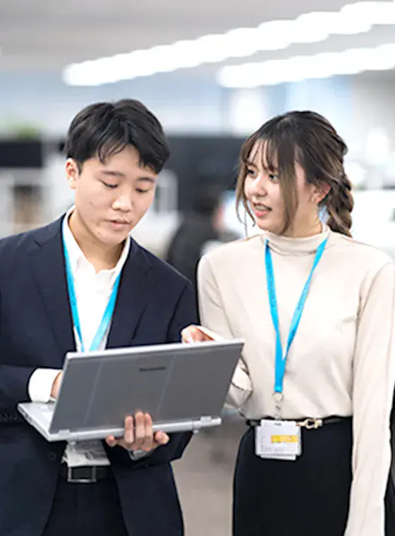 開志専門学校大学先生と生徒
